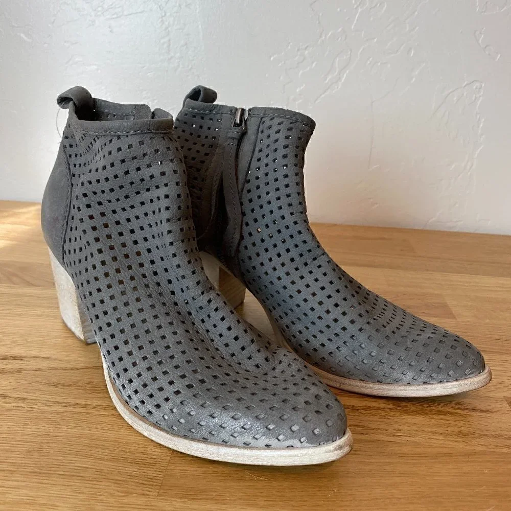 Dolce Vita Kenyon Smoke Grey Perforated Nubuck Bootie Size 9/9.5 - Picture 2 of 11